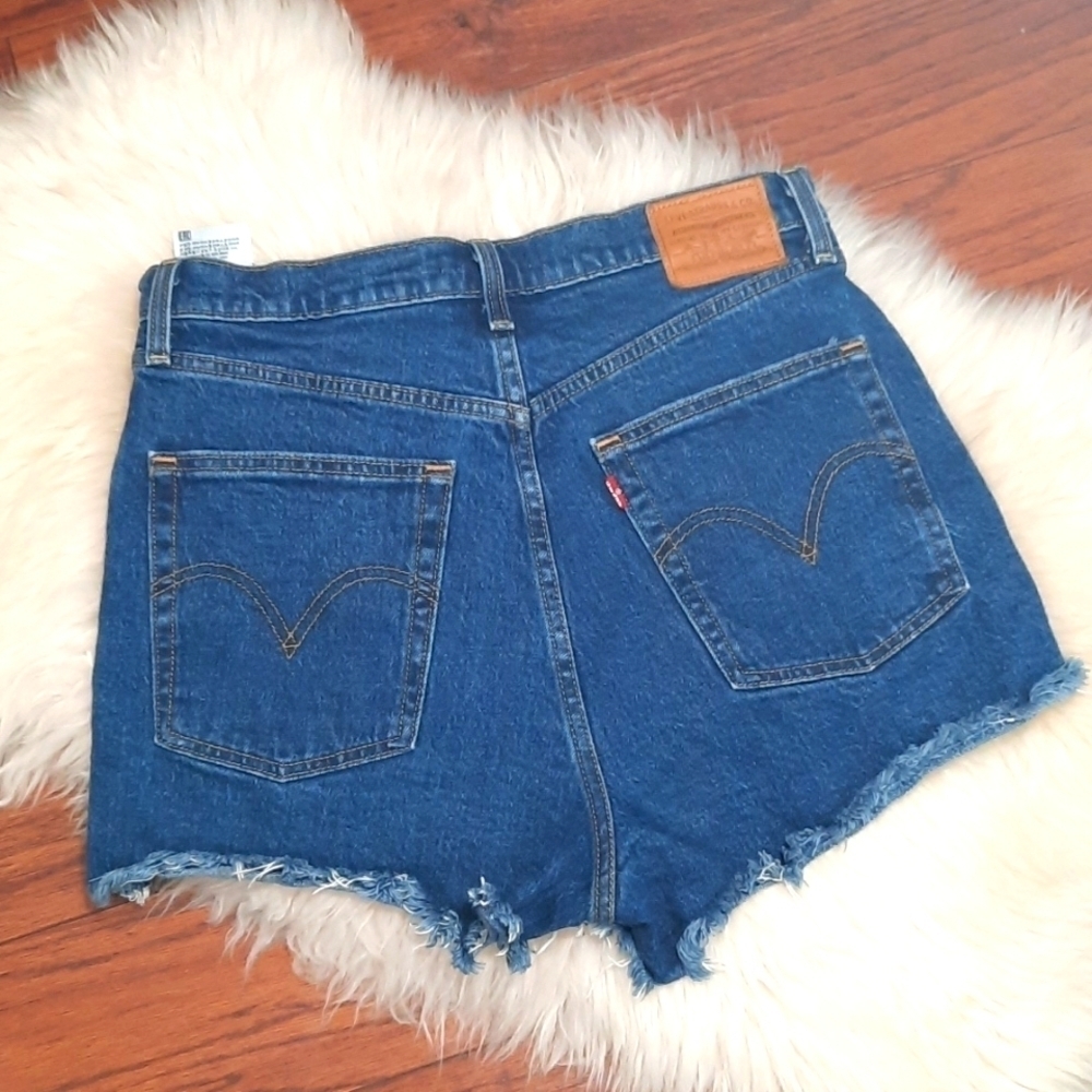 Levi's Ribcage Distressed Jean Shorts - Picture 4 of 5
